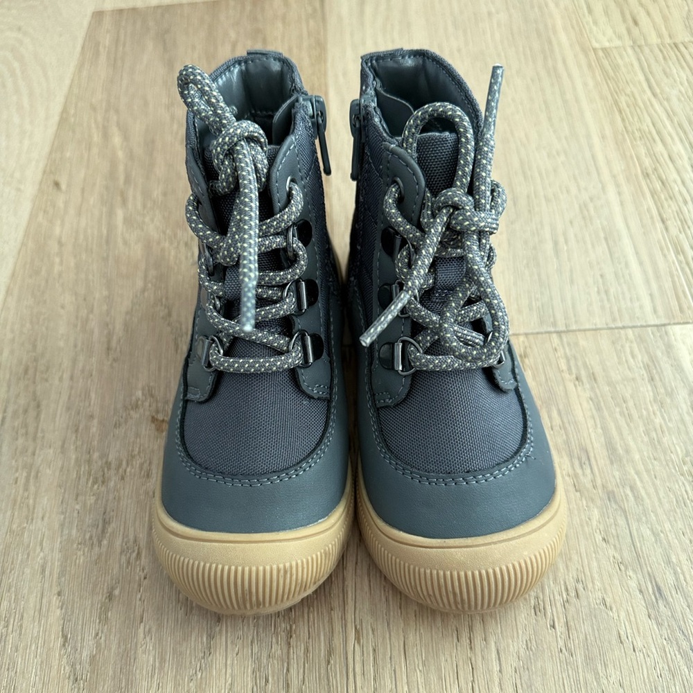 Cat & Jack snow boots size 8T